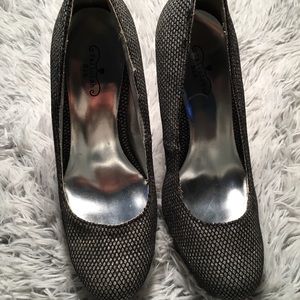Tallulah Blu Bliss Silver Sparkle Heels Size W 5.5